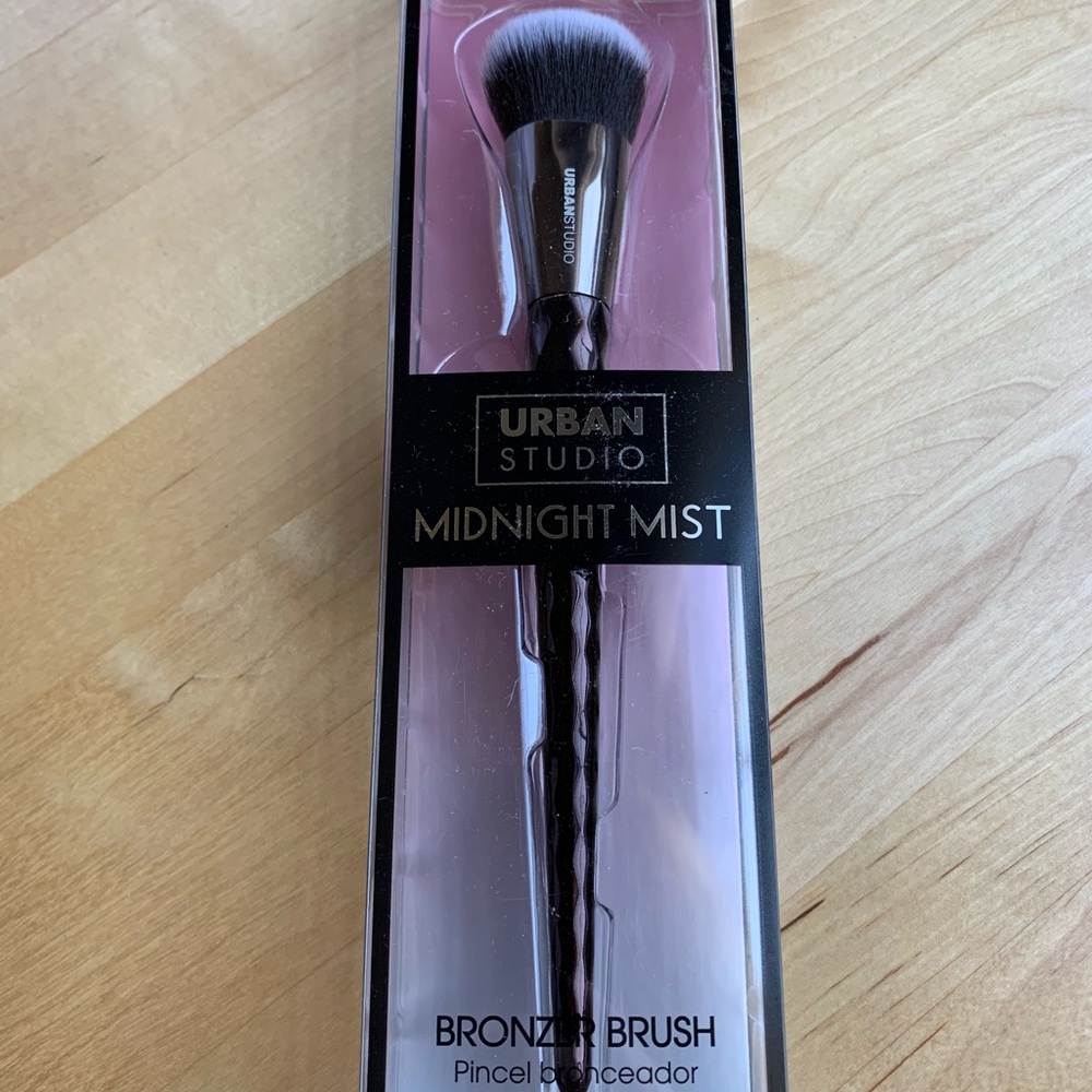 Urban Studio Bronzer and makeup Brush